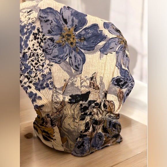 SALE! Cream Blue Floral Embroidered Long Sleeve Blouse - Picture 3 of 6